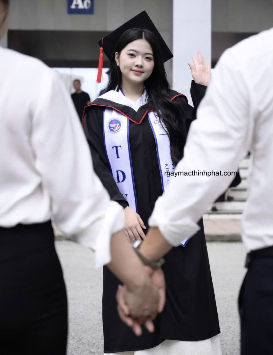 áo cử nhân quốc tế
